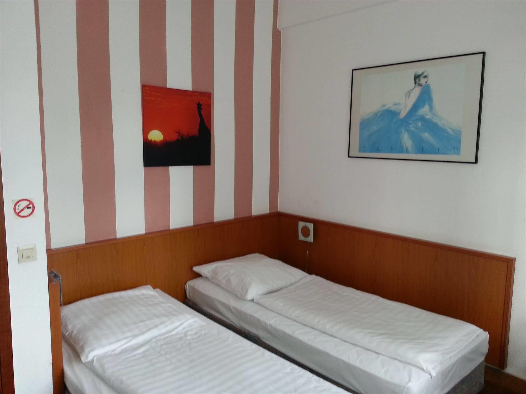 Itm Hotel Oase Hamborg Eksteriør billede